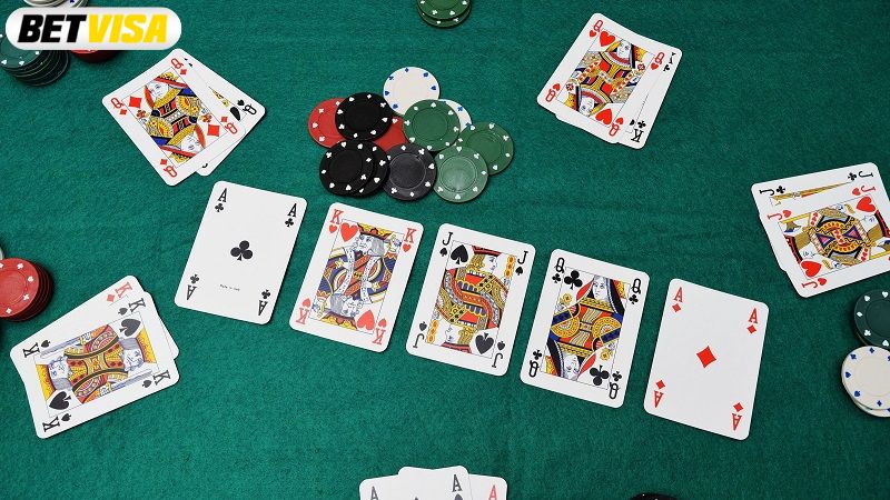 Những ưu điểm tuyệt vời khi cá cược poker tại nhà cái BetVisa